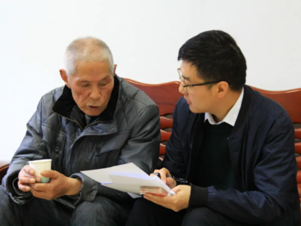 我县两名退休老党员交万元党费献礼建党百年
