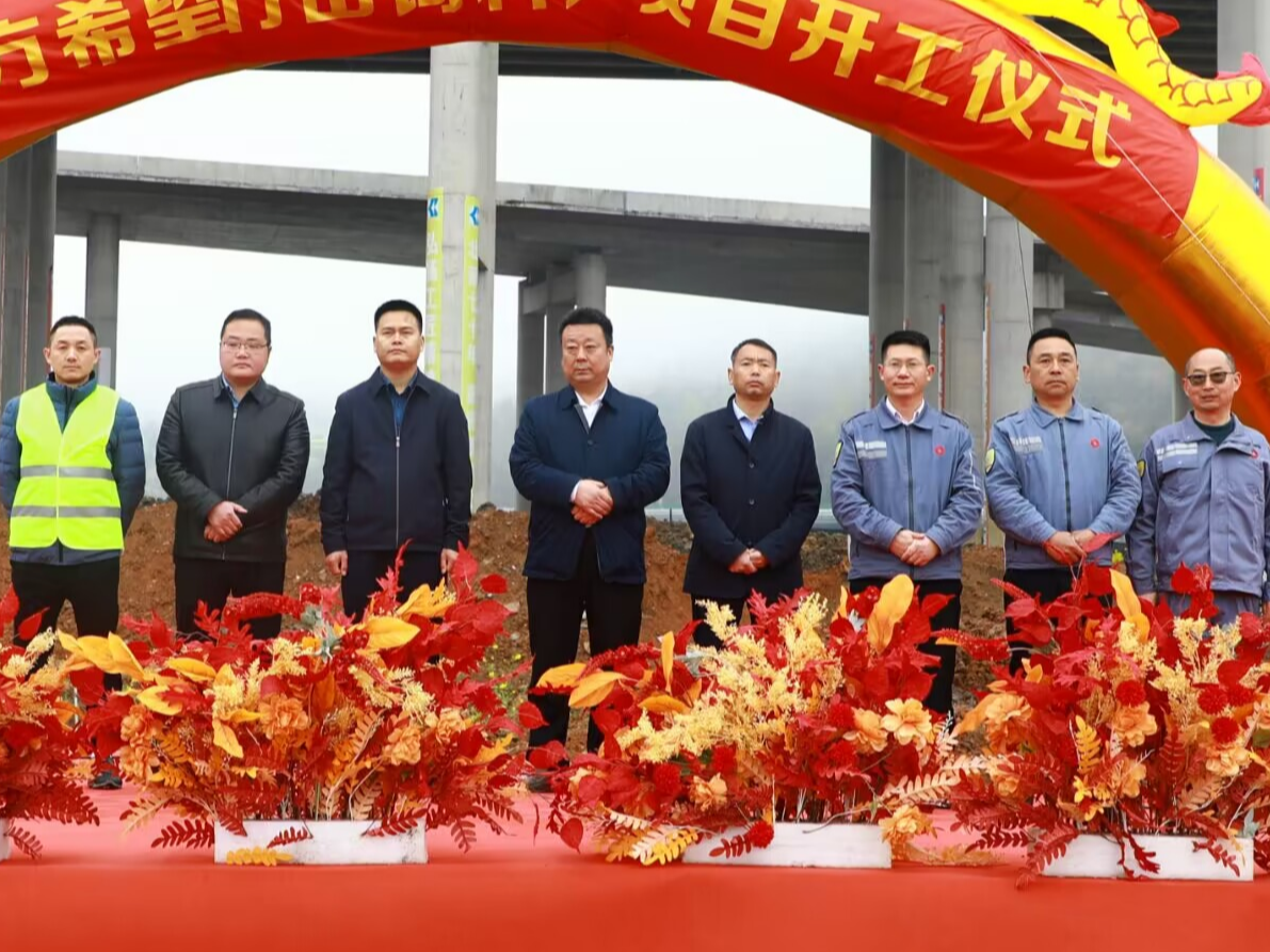 东方希望40万吨饲料加工厂开工