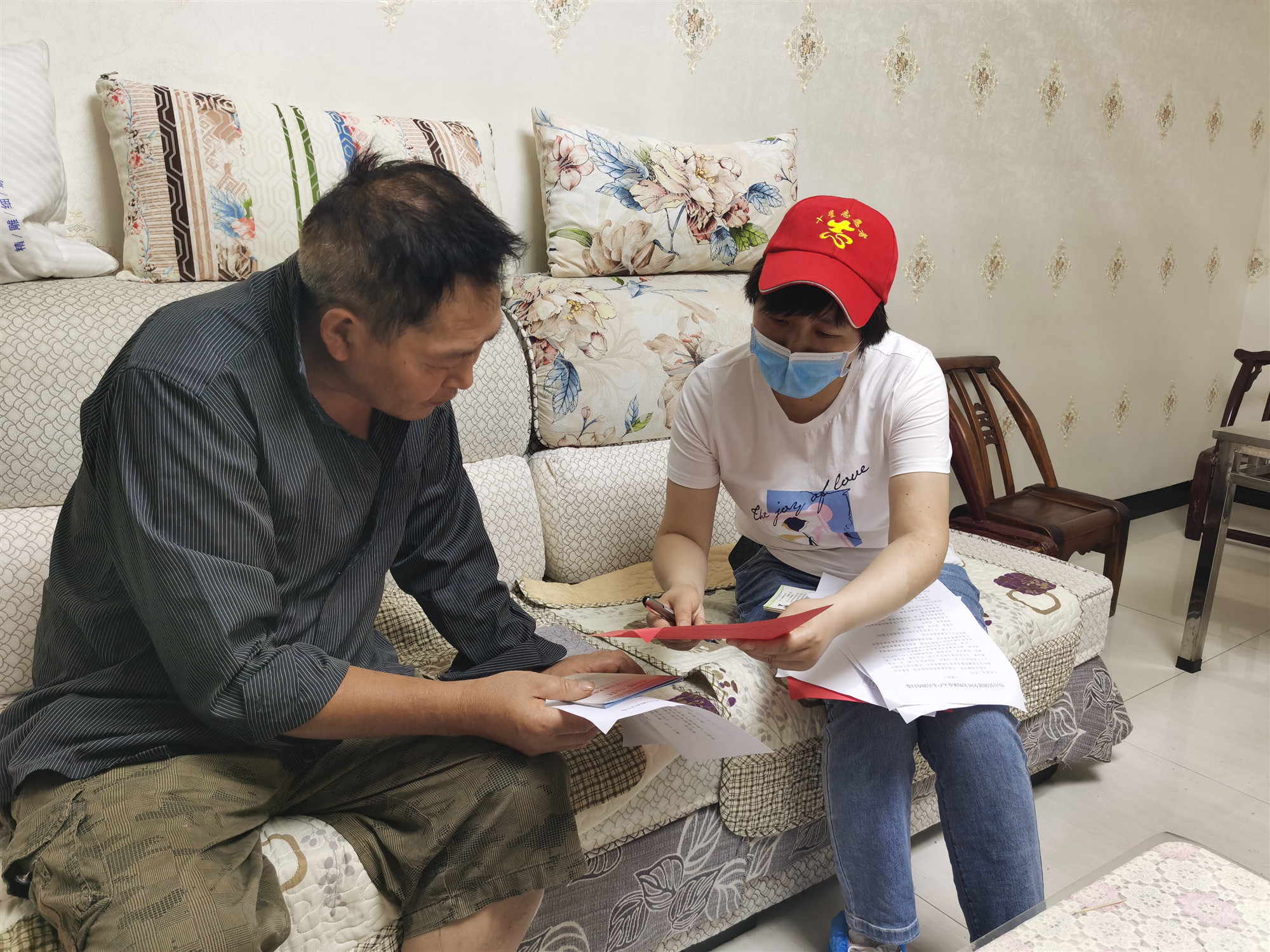 县烟叶分公司扎实做好创文入户走访工作