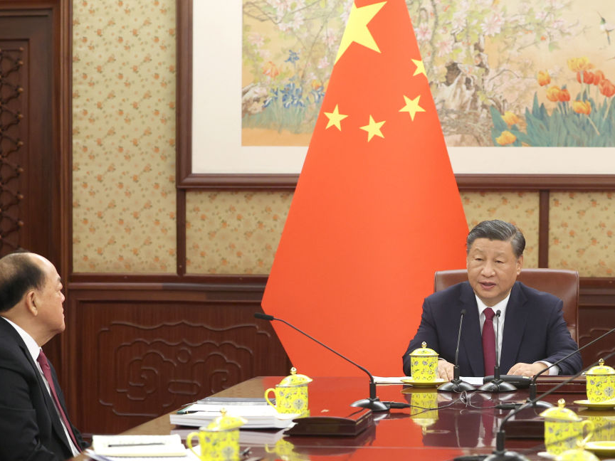 习近平听取贺一诚述职报告