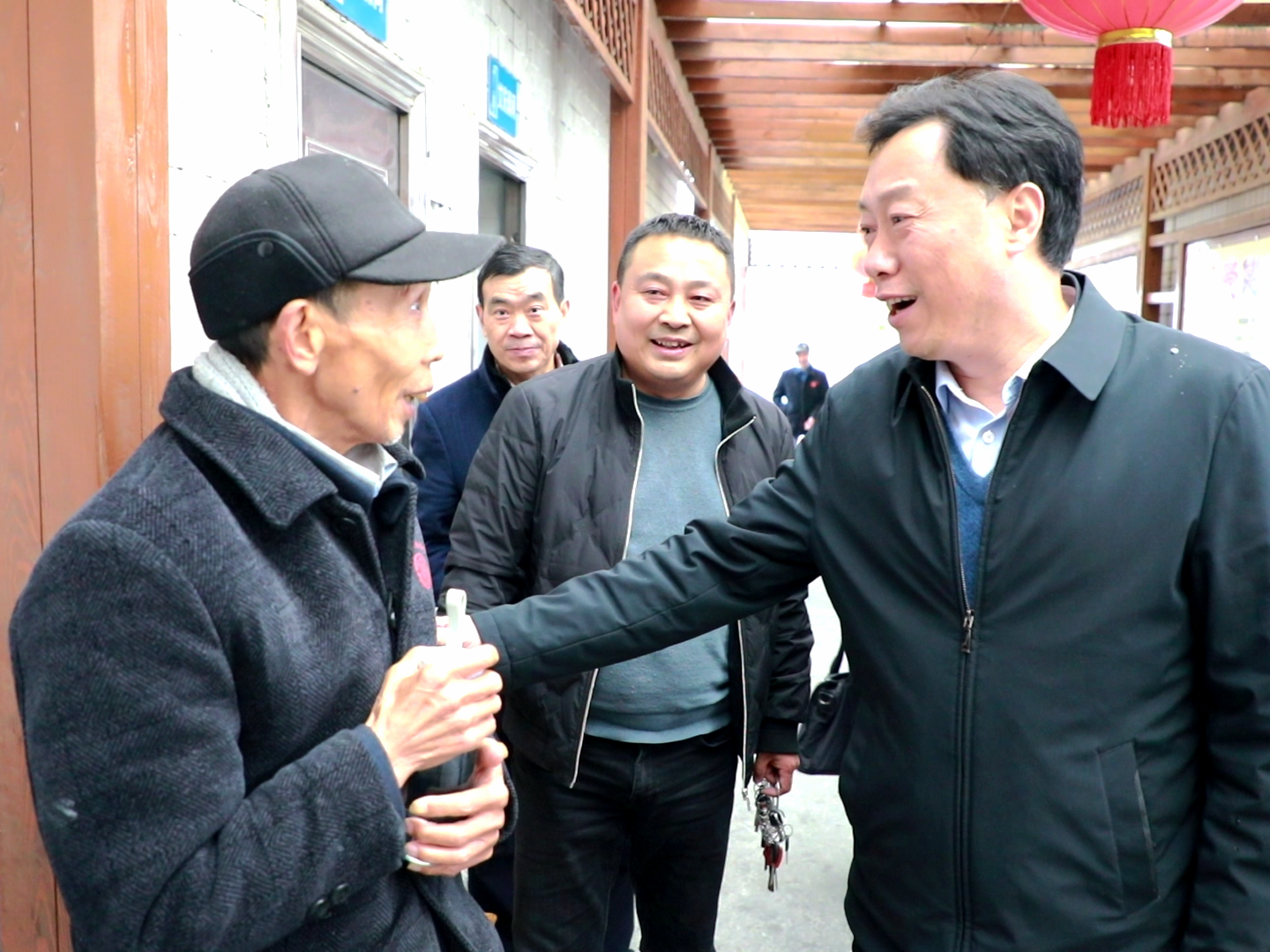 汪正义走访慰问社会福利院