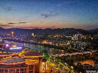 华灯初上 小城夜景流光溢彩美如画